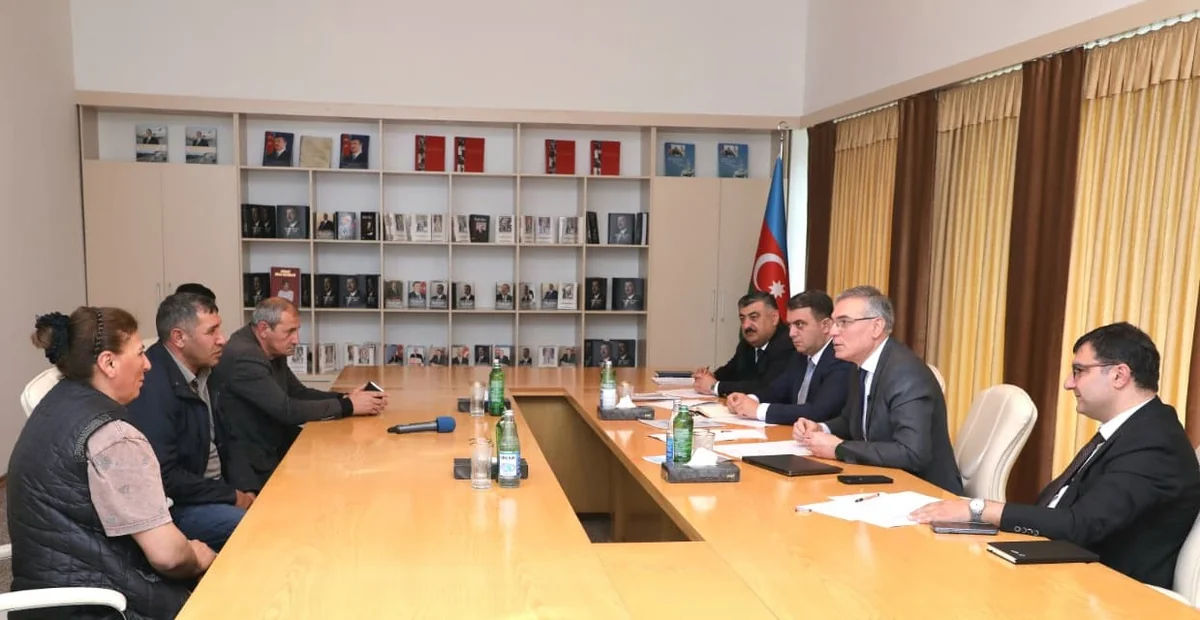 Azər Məmmədov Ağstafada vətəndaşları qəbul edib