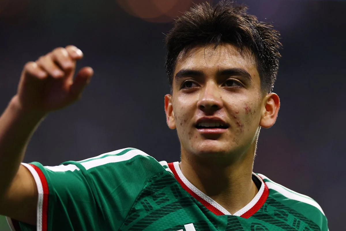 Meksika millisinin futbolçusu Xilberto Mora dünya çempionatlarının tarixinə düşüb