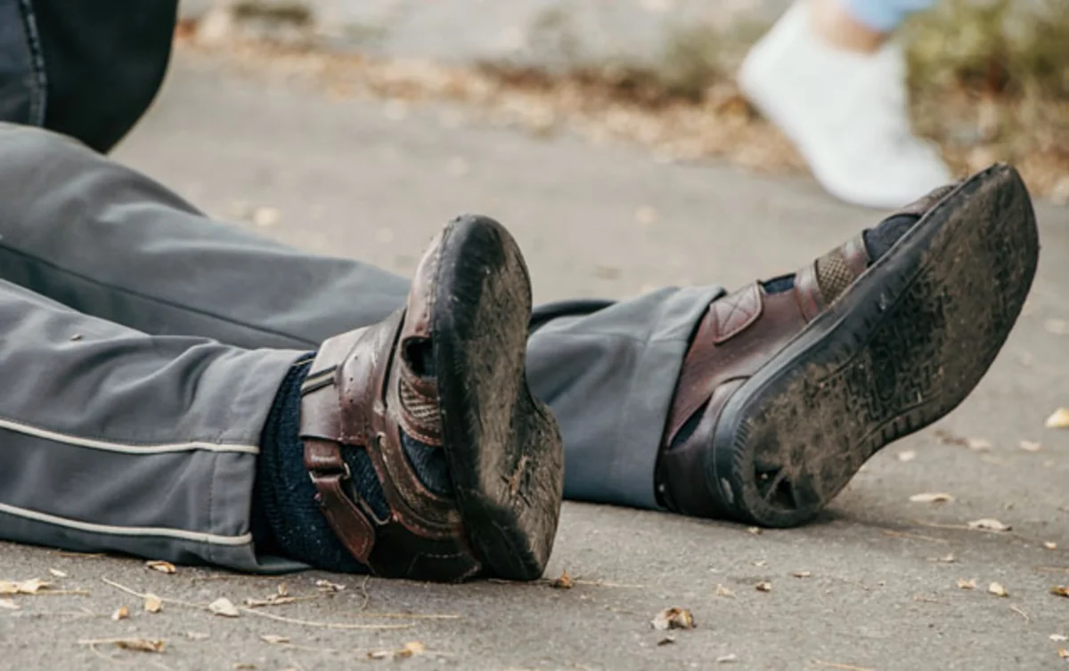 A man died after falling from an electric pole in Khachmaz