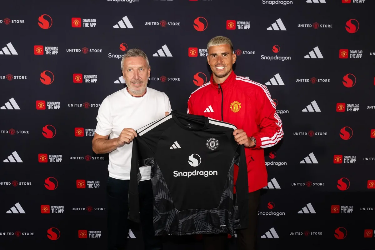"Mançester Yunayted" klubu Karl Darlounun transferini açıqlayıb
