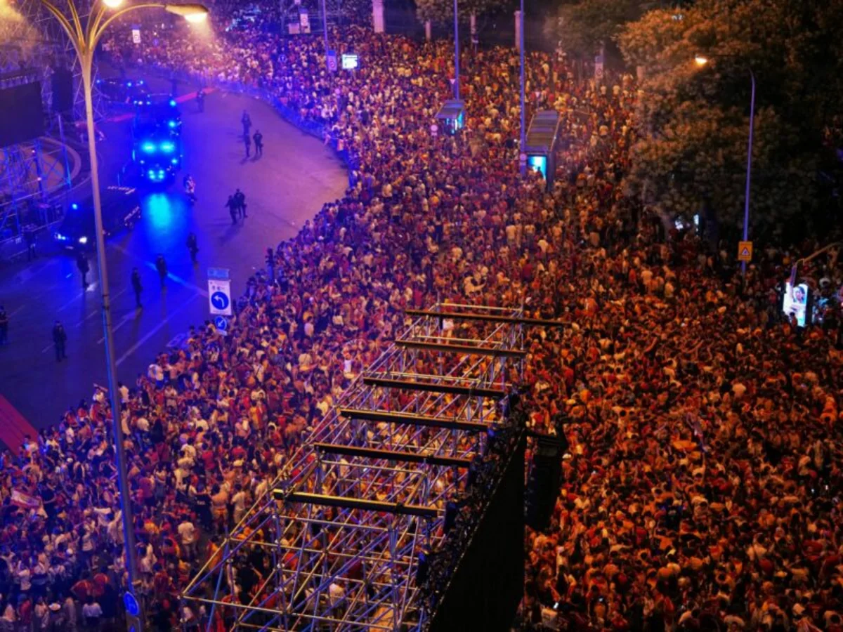 Madrid küçələrində təxminən bir milyon nəfər İspaniya millisinin qələbəsini bayram edib