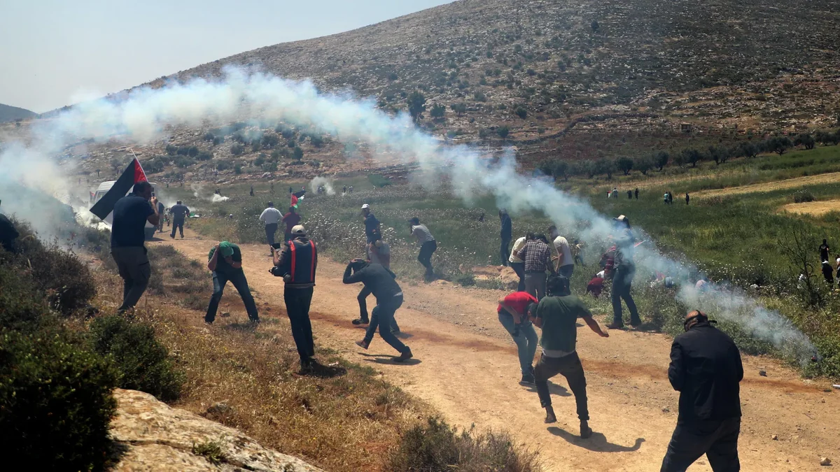 There are clashes between the Palestinian resistance groups and the Israeli military