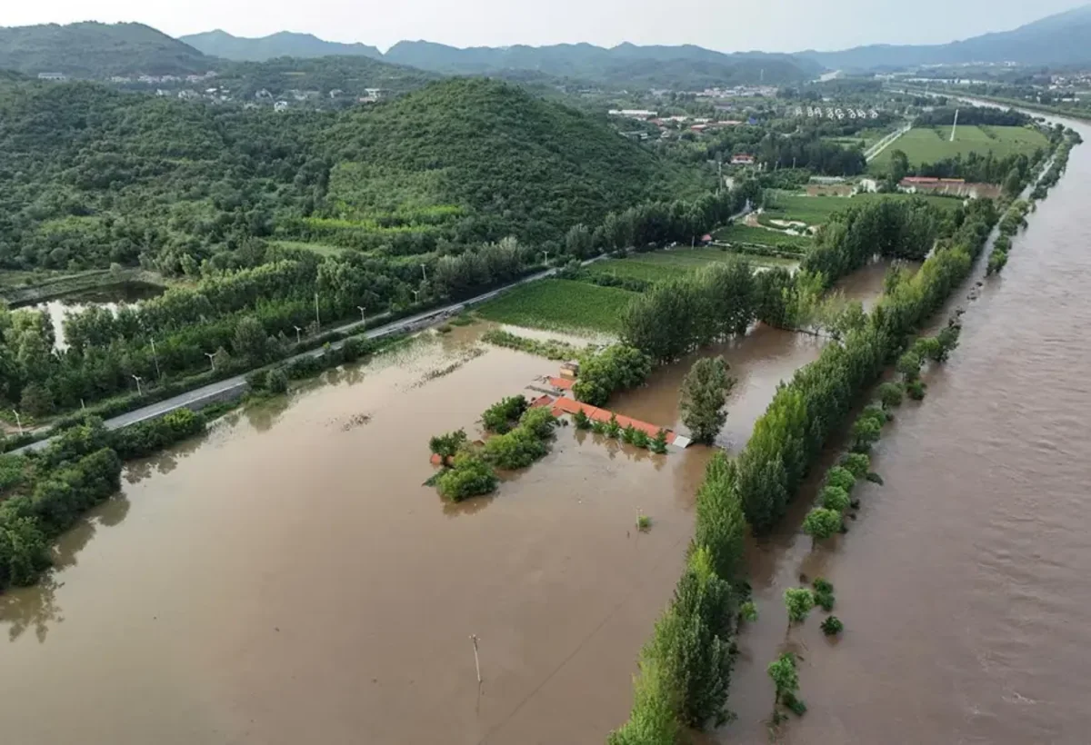 10 people died and 23 were injured as a result of floods in China