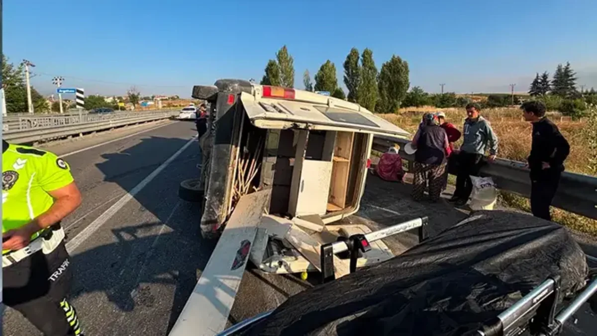 Türkiyədə mikroavtobus aşıb, 14 nəfər xəsarət alıb