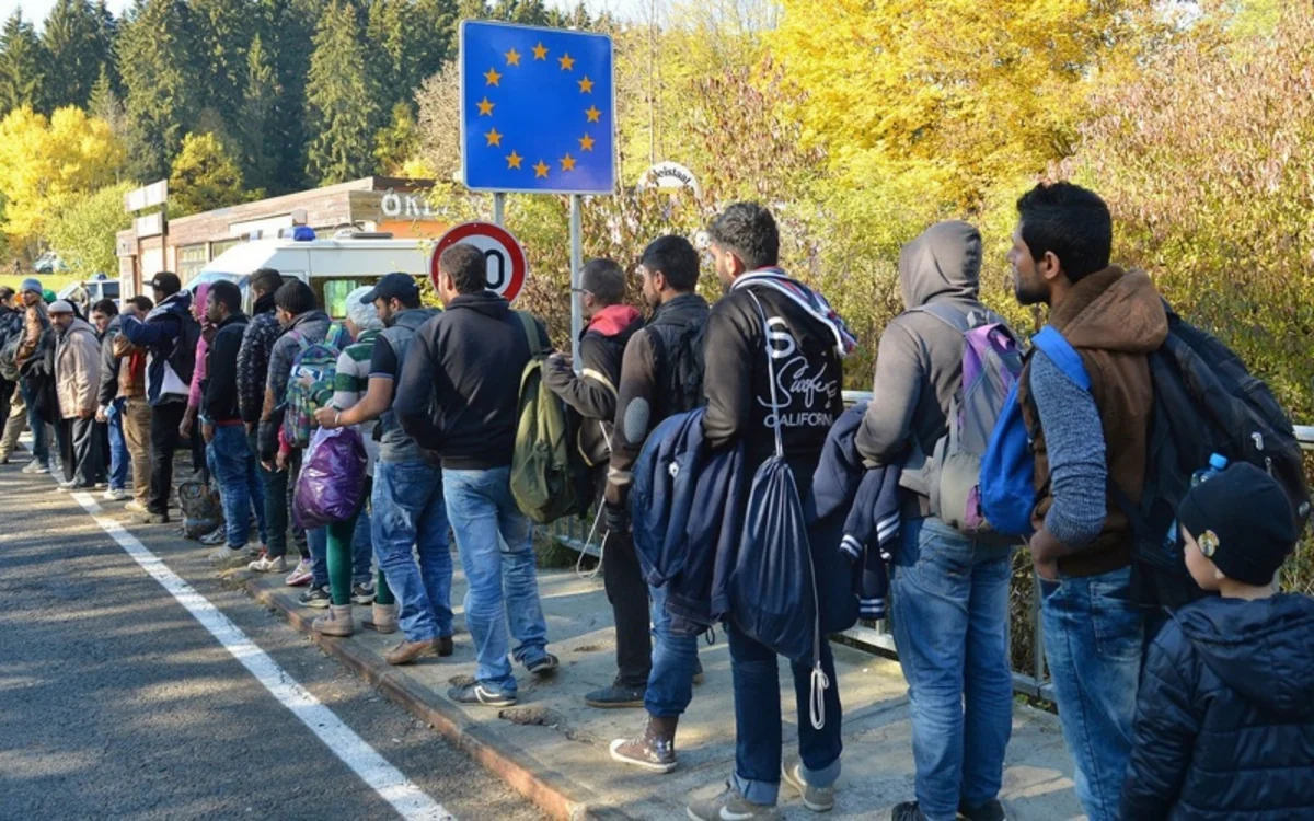 "Frontex": Aİ-yə miqrant axını 37 % azalıb