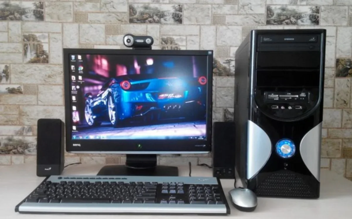 The number of desktop computers in households in Azerbaijan has increased slightly