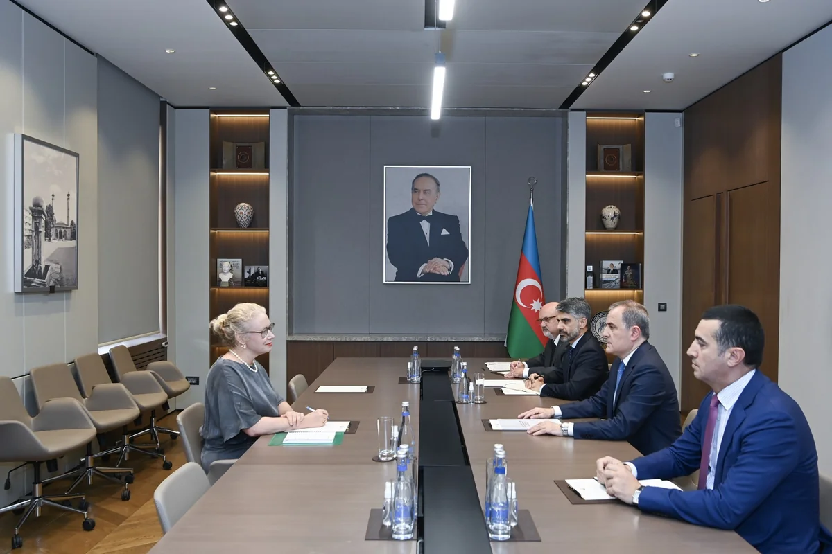 İsveçin yeni səfiri etimadnaməsinin surətini Ceyhun Bayramova təqdim edib
