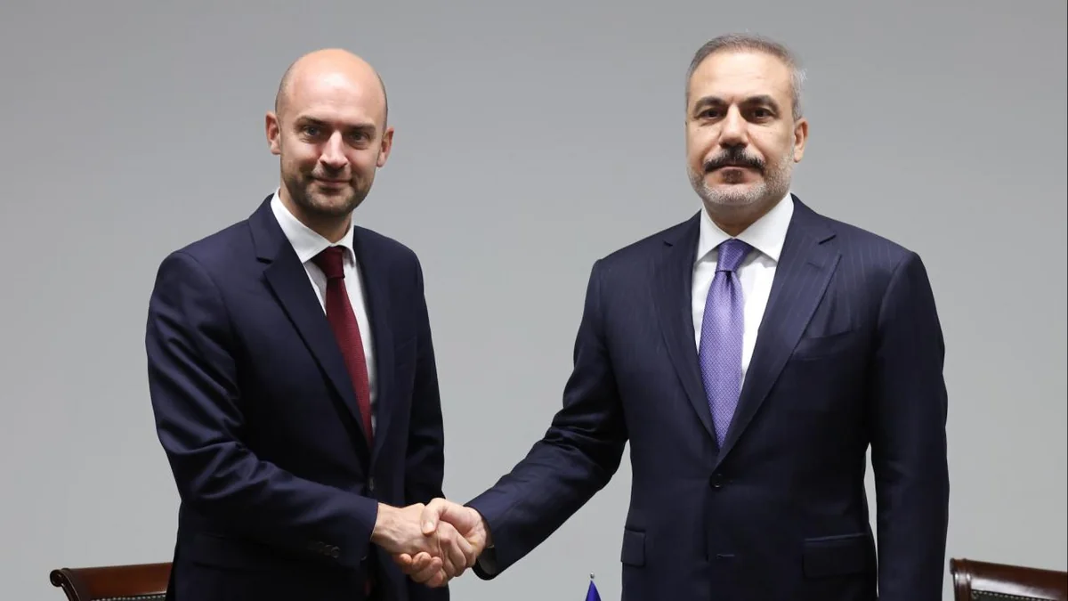 Türkiyə və Fransanın XİN başçıları Hörmüz boğazı, Rusiya-Ukrayna müharibəsini müzakirə ediblər