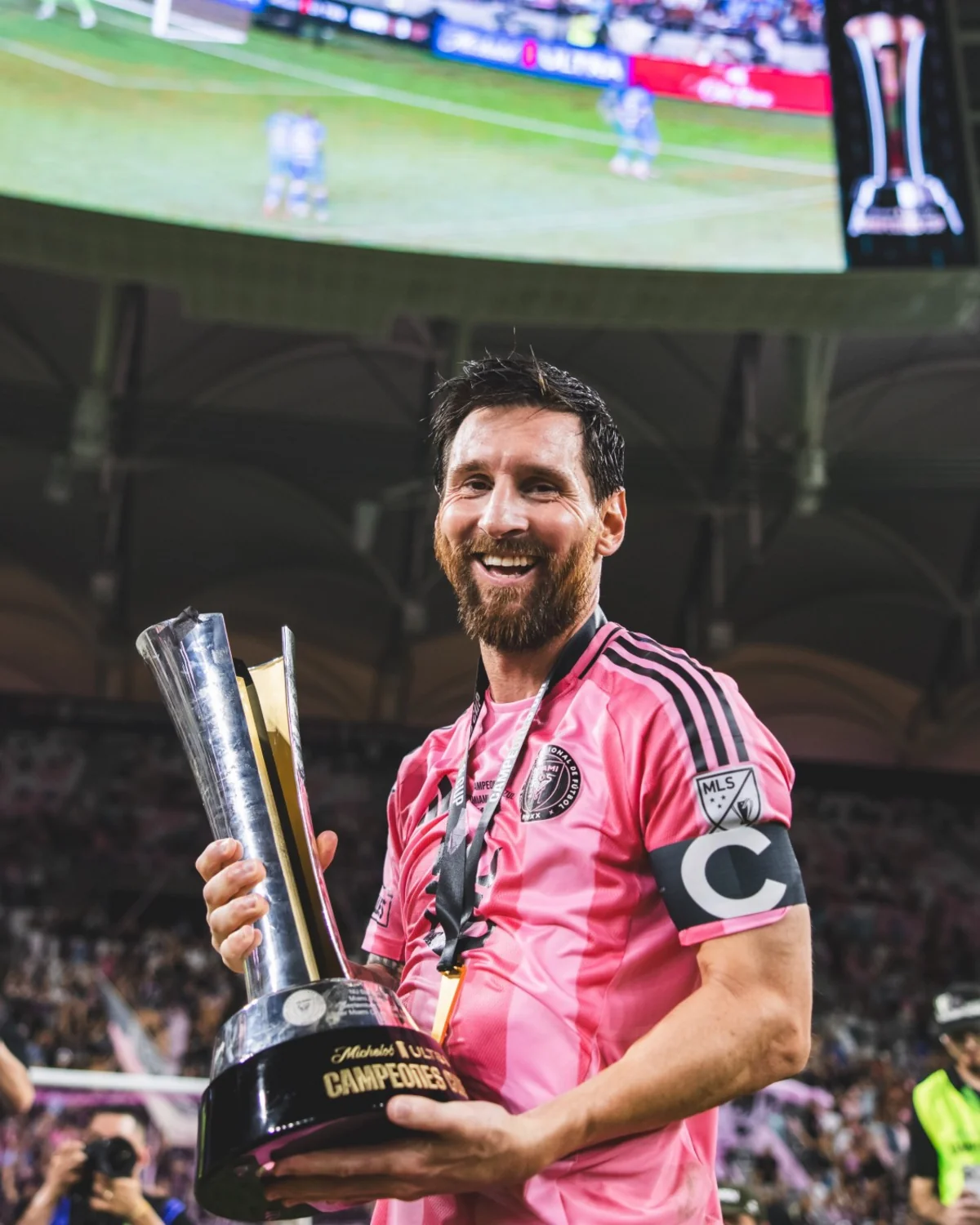 Lionel Messi karyerasında 49-cu titulunu qazanıb