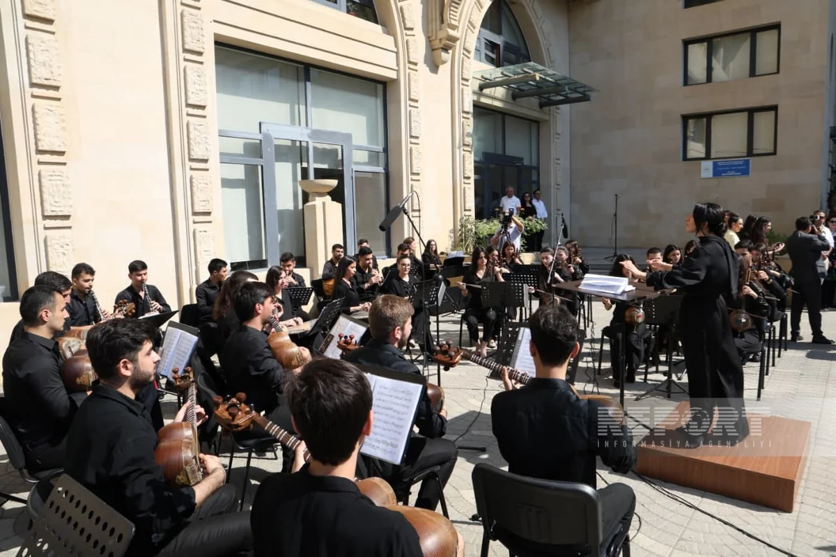 XVIII Beynəlxalq Musiqi Festivalı çərçivəsində açıq havada konsert proqramı nümayiş olunub