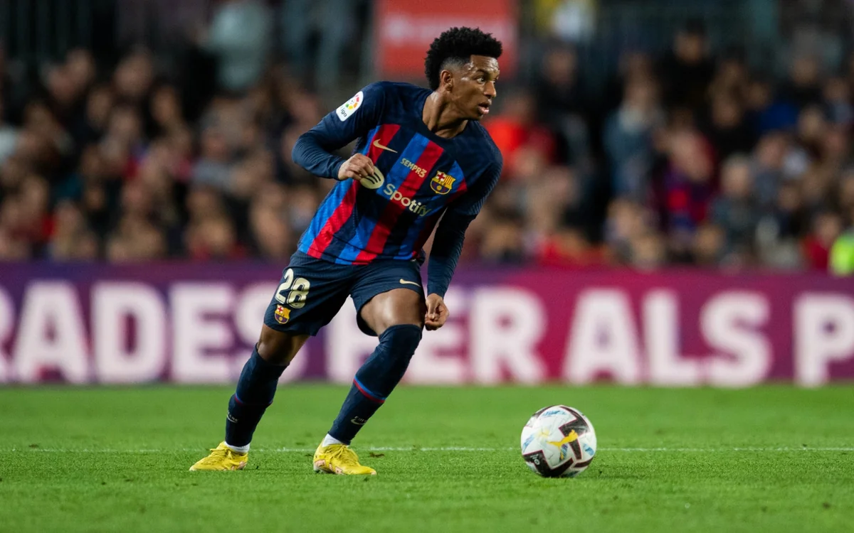 "Manchester United" has started negotiations for "Barcelona" player Alejandro Balde