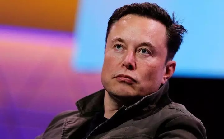 Elon Muskun sərvəti SpaceX səhmlərinin düşməsi ilə 1 trilyon dollardan aşağı düşdü