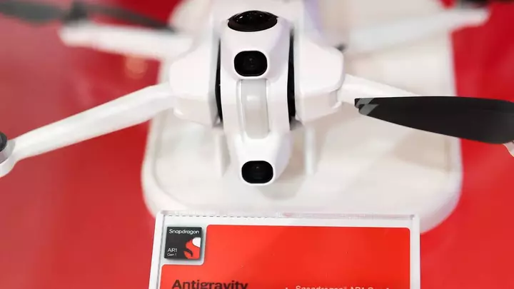 Antigravity-in $799 Drondan İnsanları Əl İlə İzləyə Bilər. Təəssüflər, O Həmişə Nə Gəldiyini Görmür