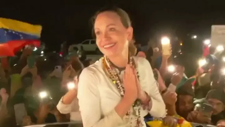 Opposition leader makes daring return to Venezuela