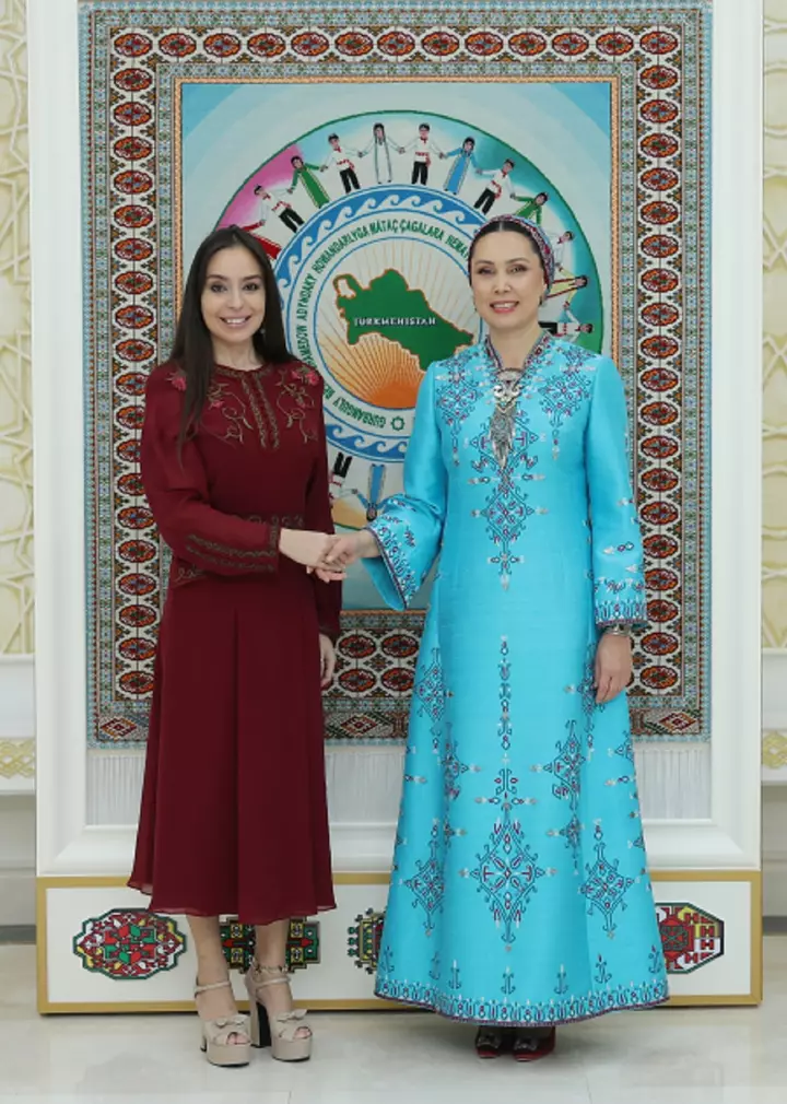 Leyla Aliyeva meets with Oguljahan Atabayeva in Arkadag (PHOTO)