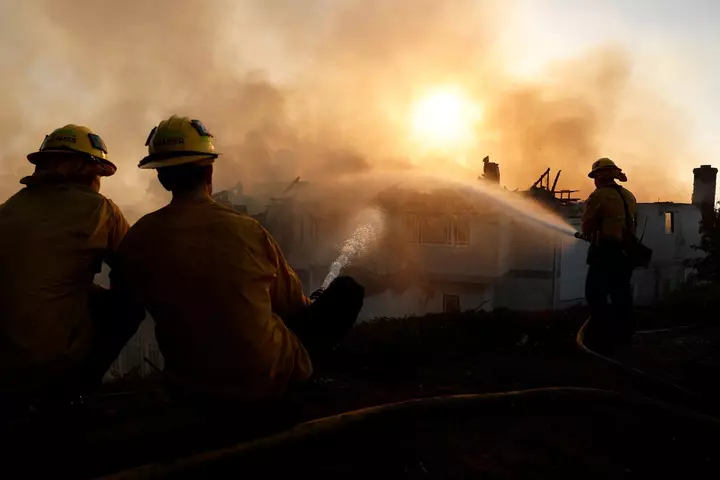 Wildfire prompts thousands of evacuation orders in Orange County