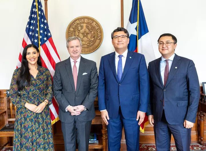 Qazaxıstan, Texas ticarət, investisiya və iqtisadi əməkdaşlıq barədə müzakirə edir