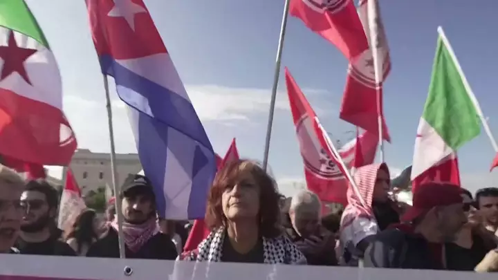 Thousands protest high cost of living in Italy