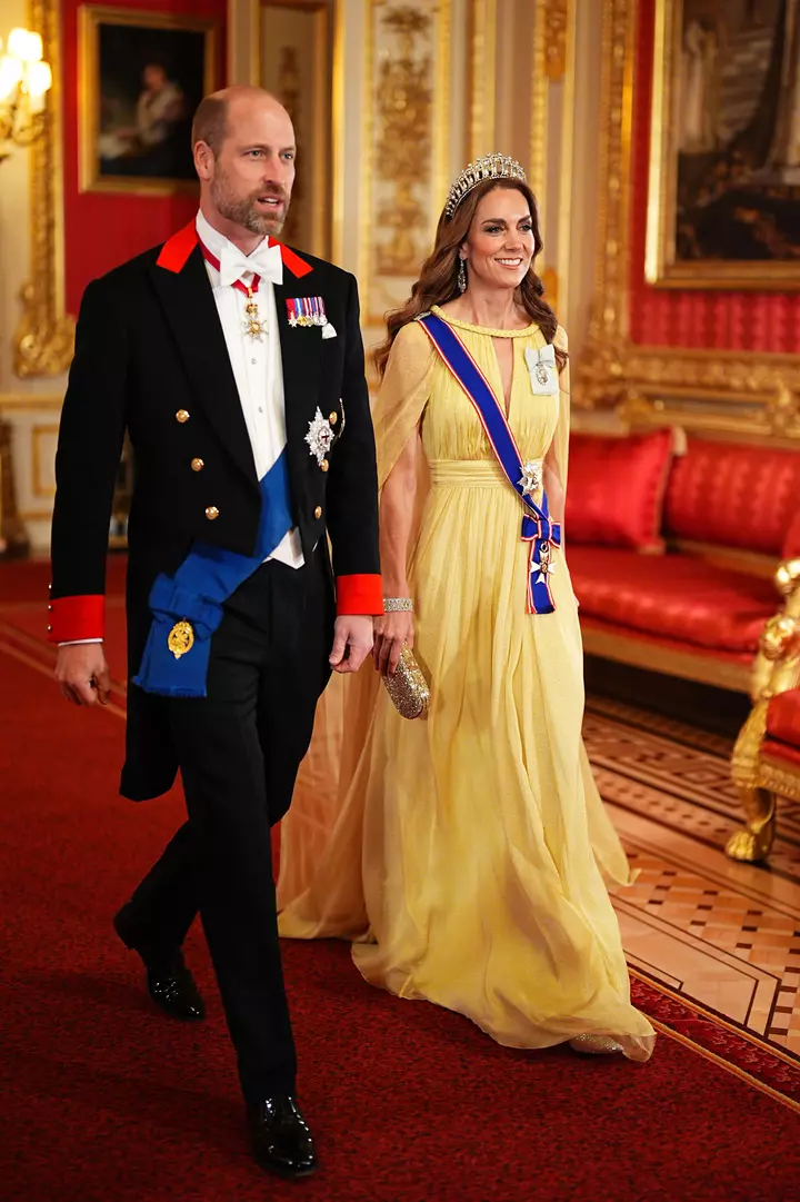 Kate Middleton Dazzles in Princess Diana’s Favorite Tiara at the Oman State Banquet