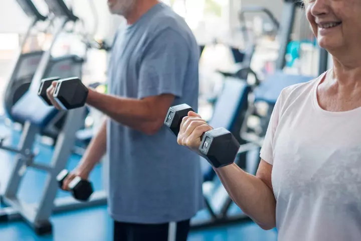 Fitnes sənayesi sağlam qocalmanı mənimsəyir, ekspertlər isə uzunömürlülük iddiaları ilə bağlı xəbərdarlıq edir