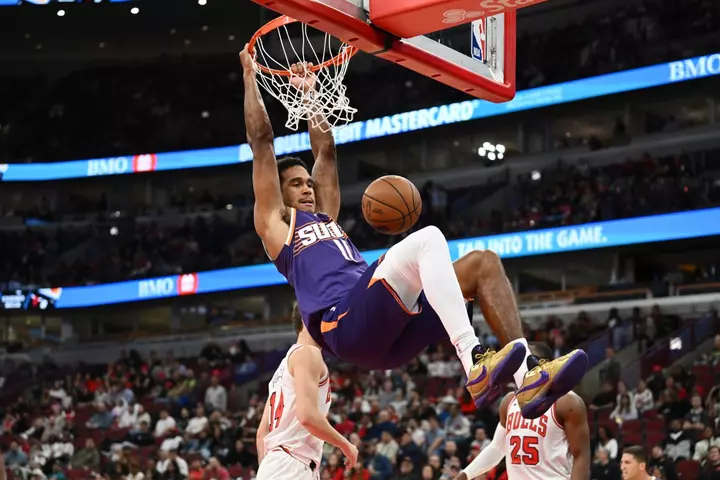 Phoenix Suns Make $29 Million Decision on Rising Young Center