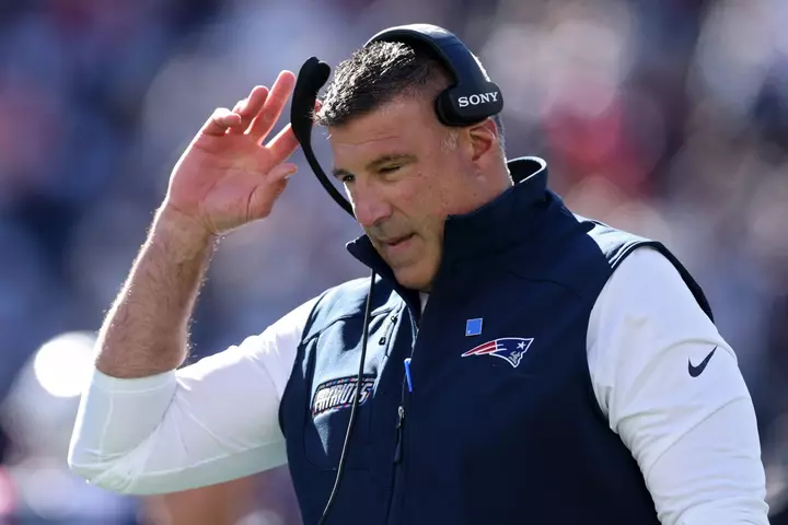 Patriots HC Mike Vrabel Pumps Brakes on AJ Brown Concerns