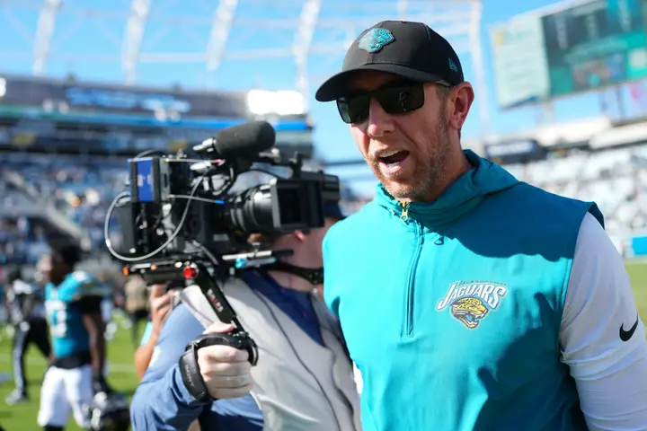 Jaguars HC Liam Coen Sends Pro Bowler Clear Message After Week 6 Benching