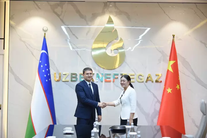 Uzbekneftegaz və Çin‑in SINTIK qazma avadanlığı və neft emalı zavodunun modernləşdirilməsi mövzusunda müzakirə edirlər