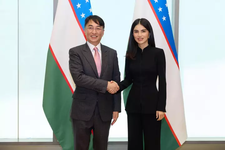 Özbəkistan, Henderson Land Group bərpa olunan enerji və Yeni Taşkent barədə müzakirə edir