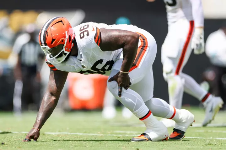 Browns Hand Defensive Star $30 Million Extension Hours Before Titans Game