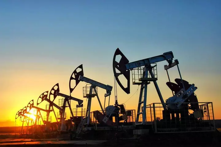 Azərbaycanın Azeri Light nefti 3%-dən çox düşdü