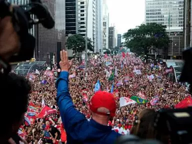 Braziliyanın Lula və Bolsonaro, həyəcanlı seçki ikinci turundan əvvəl seçicilərə yaxın arqumentlər irəli sürür