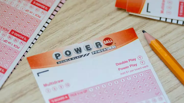 Powerball Jackpot Climbs to $674 Million After No Winner, but 3 Tickets Win at Least $1 Million