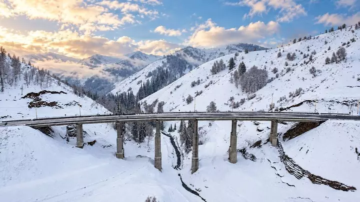 Qazaxıstan 45 metrli körpü açdı, 28 km yolun yenidən qurulmasını tamamladı