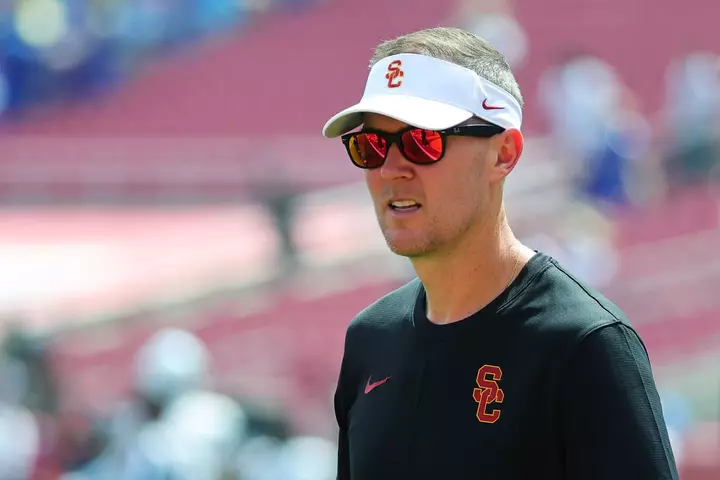 Lincoln Riley USC‑də Artan Təzyiqlə Big 12‑yə Keçmə İmkanı ilə Bağlantılıdır