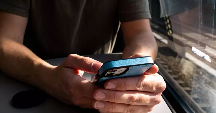 Tədqiqatçıların fikrincə, milyonlarla telefon onlayn reklamlar vasitəsilə İsrail casus proqramı əməliyyatına məruz qalıb