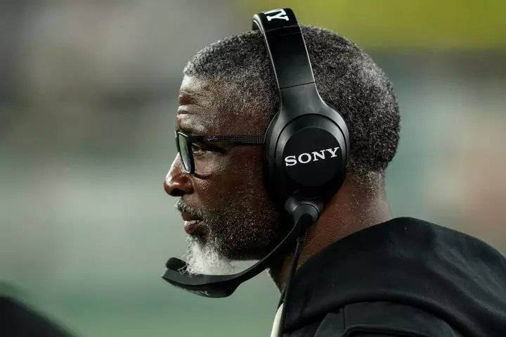 Jets HC Aaron Glenn Pushes Back on Viral Halftime Interview Confusion