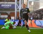 Osula və Barnesin ikinci yarının partlayışı Newcastleı təşvişə gətirir, zəif Palaceyə təzyiq göstərir
