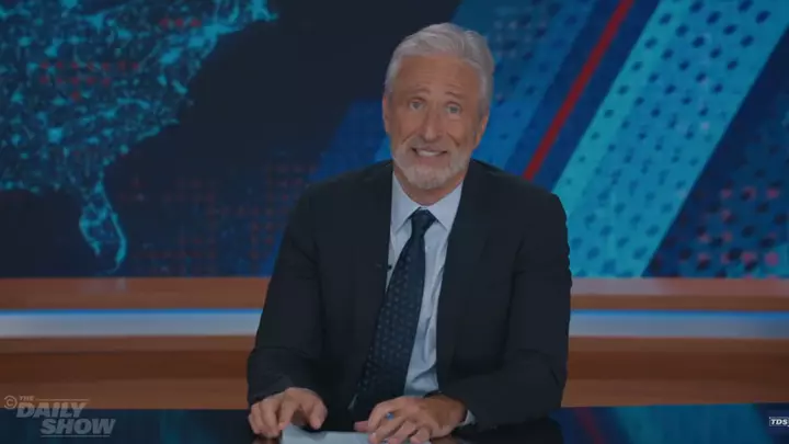 Jon Stewart zarafat edir ki, Skydance ‘Yeniləməmizi geri çəkib’ JD Vance, Trump və Emmanuel Macronu tənqid etməzdən əvvəl