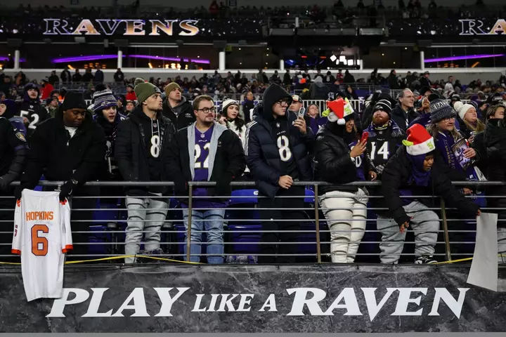Ravens DC Anthony Weaver Calls Out Fans — and it Backfires