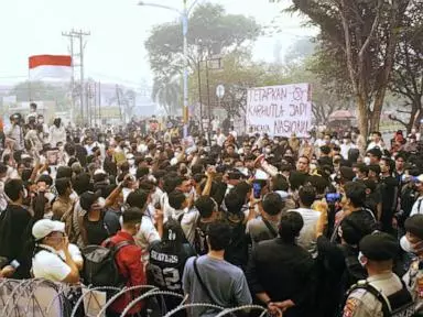 Southeast Asia's worst haze in over a decade sparks student protests
