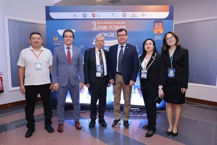 Azərbaycanlı pediatr Beynəlxalq İzmir Pediatriya Konfransında süni intellekt etikası üzərində dayanıb