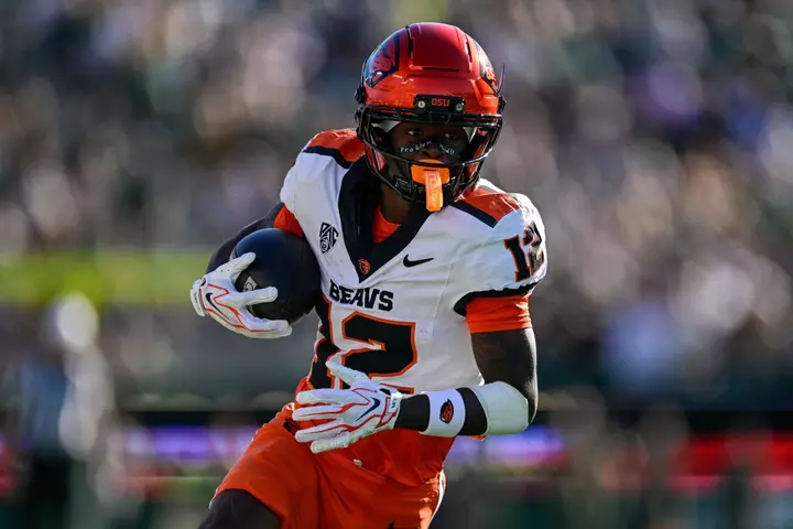 NCAA Receiving Leader Makes Decision on Football Future Amid Transfer Rumor