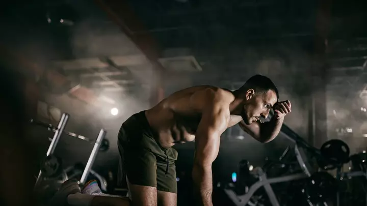 Build Bulletproof Quads and Hamstrings With This Zero-Equipment Kneeling Move