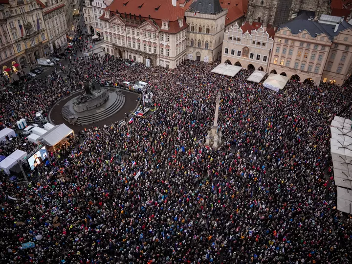Thousands protest in Prague against public media funding reforms