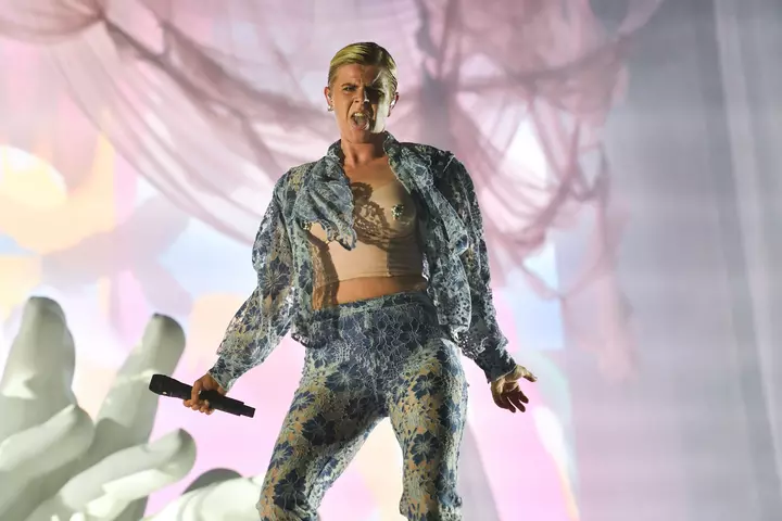 Watch Robyn Cover Tinashe’s “Popstar”