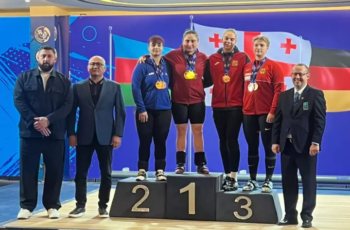 Milli çəki qaldırıcılar Albaniyada doqquz medal qazandı