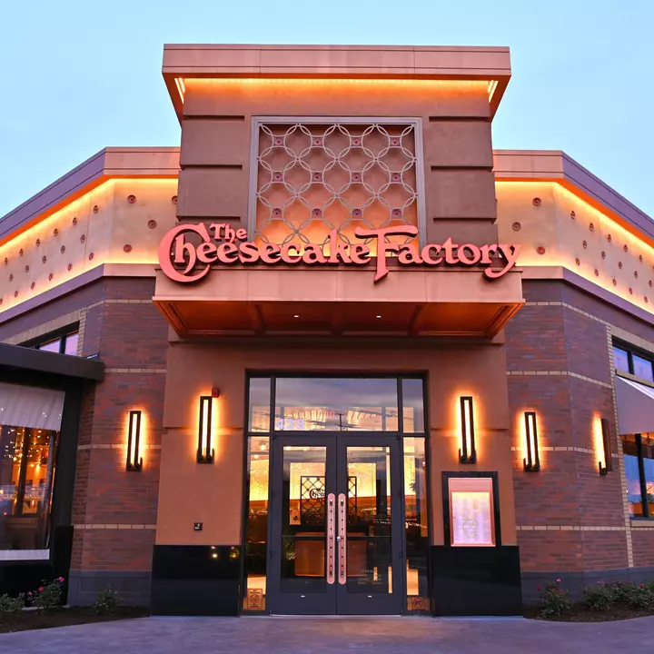 What Does the Cheesecake Factory’s Designer Think of Obama and Trump’s Jabs at His Décor?