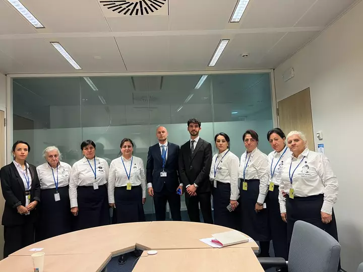 Itkin düşmüş azərbaycanlıların ailələri Brüsseldə AB nümayəndələri ilə görüşür (ŞƏKİL)