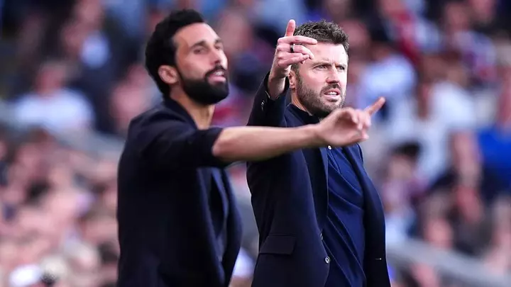 Fulham manager Arbeloa fined for Man Utd refereeing outburst